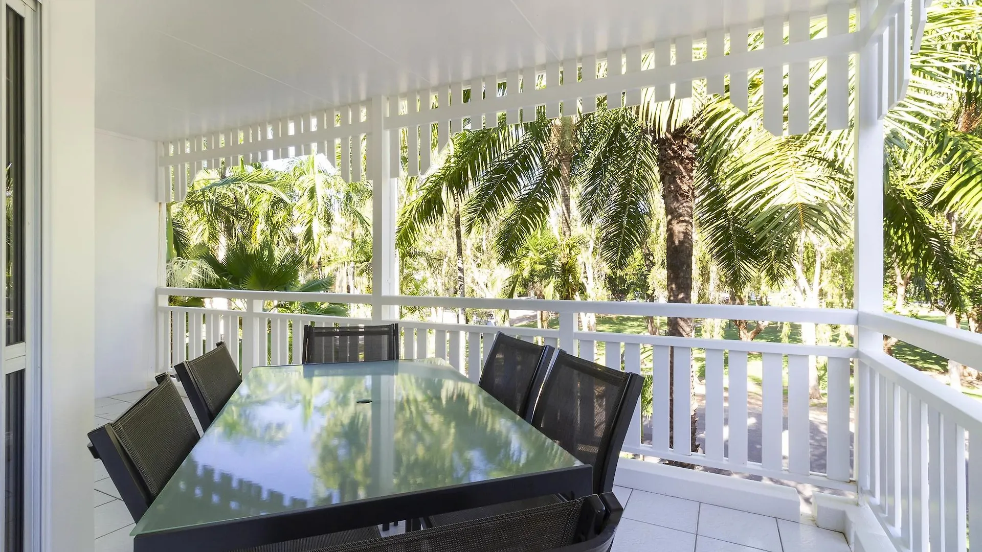 The White House Port Douglas 4*,  Australia
