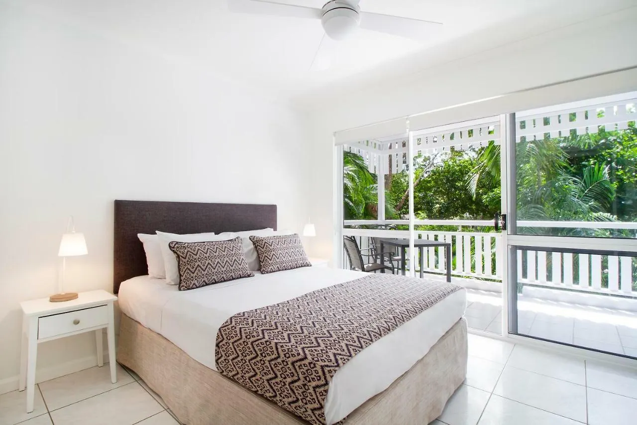 The White House Port Douglas 4*,